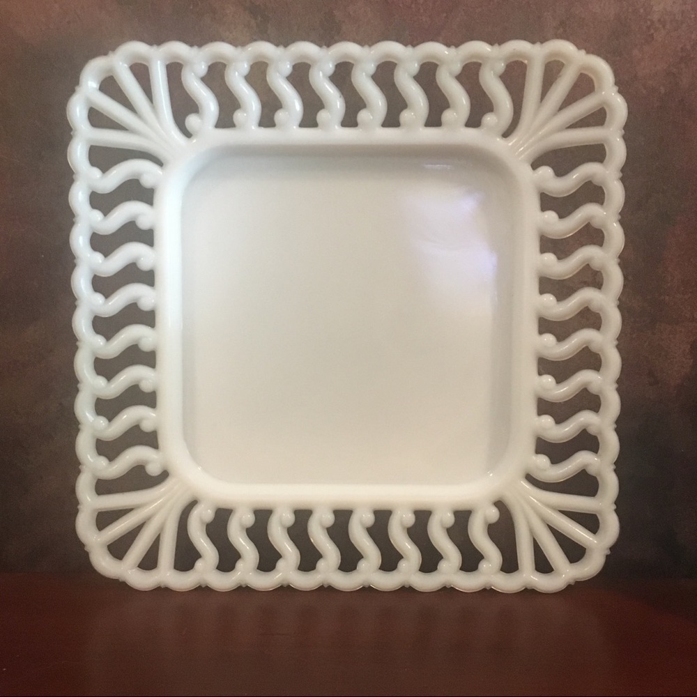 4 Westmoreland Square Plates “S” Lace,